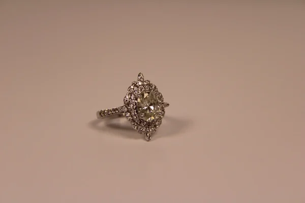 105 10084 Oval Vintage Style