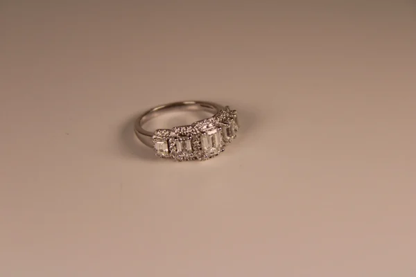 120 10044 5 Stone Em Cut Dia W Halos