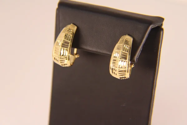 240 10004 Lever Back Gold Earrings