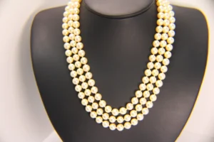 490 10013 3 Strand Akoya Pearls