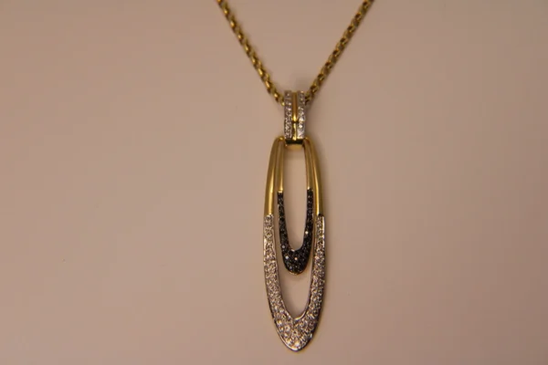 560 10000 Black & White Dia Necklace