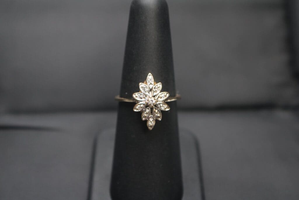 14KY Floral Style Diamond Ring