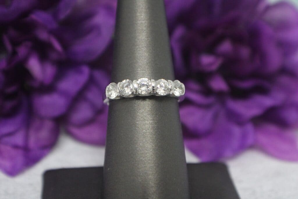 14KW 5-Stone Diamond Band 1.0tdw