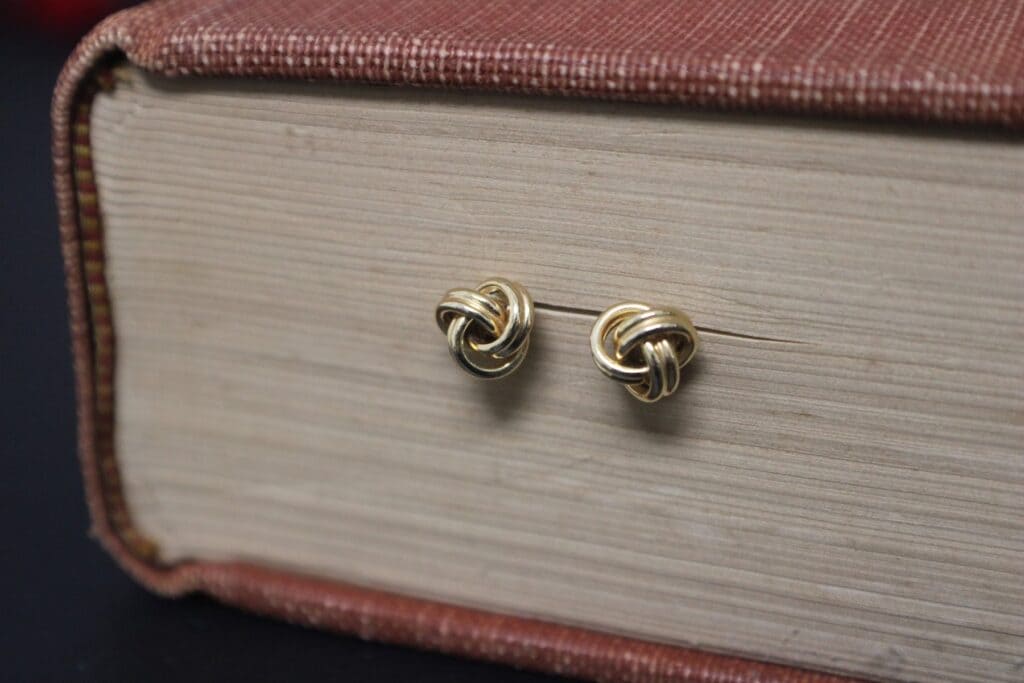 14KY Love Knot Earrings