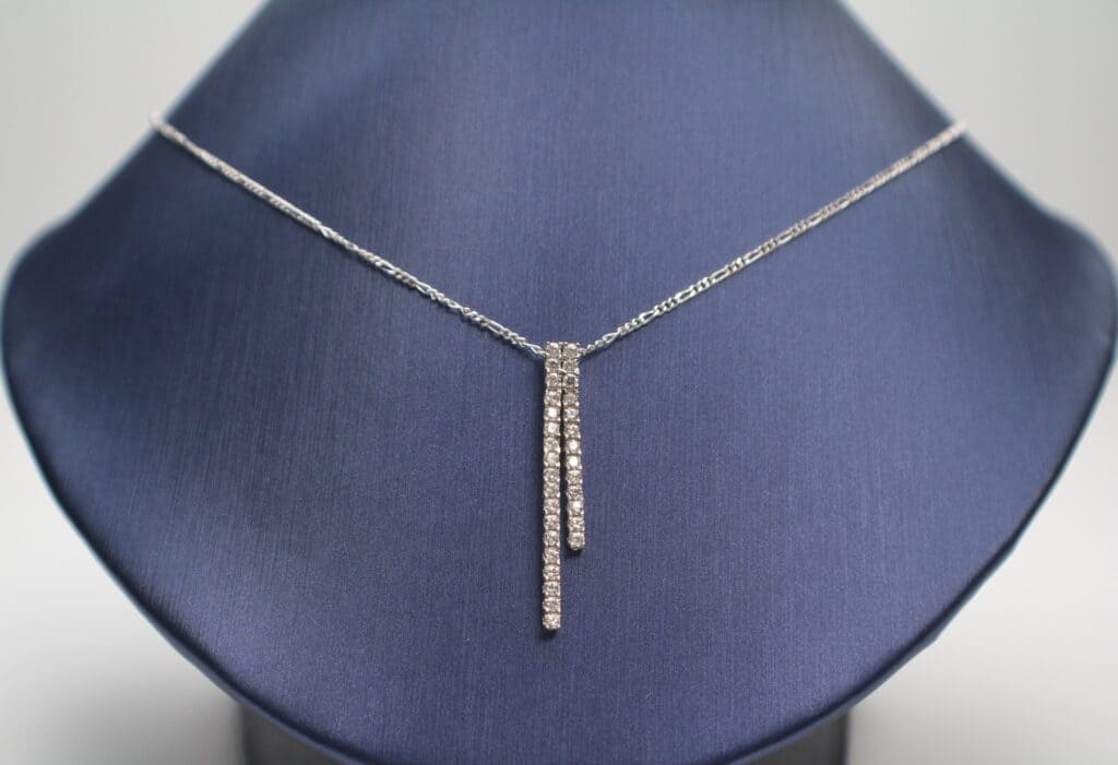 18KW Diamond Pendant w/ Figaro Chain Approx. 1.0TDW