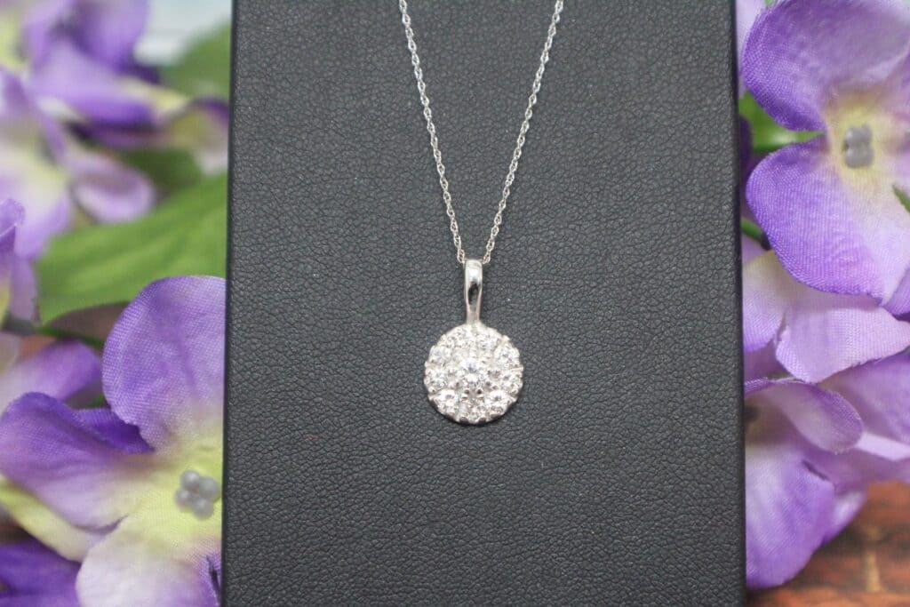 14KW Diamond Cluster Pendant 1.0tdw with 10KW chain